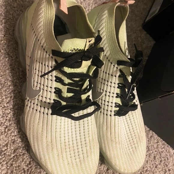 Good condition. Love this style very light weight and comfy - Picture 3 of 8